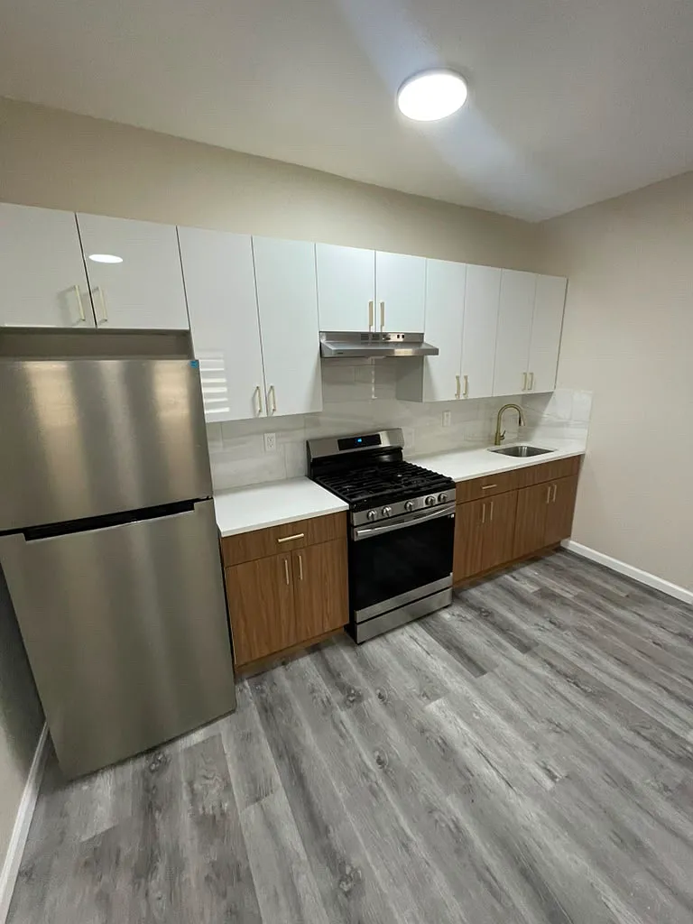 4 bed, $2,800 — Photo 2