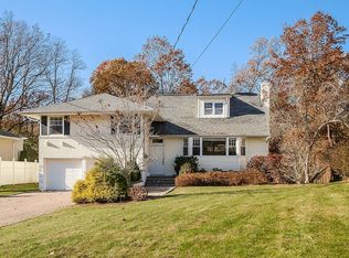 165 Finmor Dr, White Plains, NY 10607