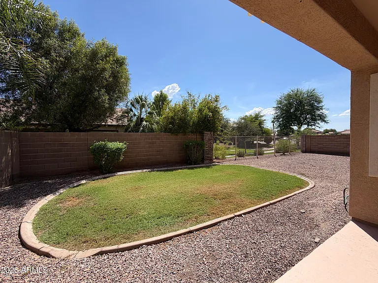 2417 E Iris Dr — Photo 38