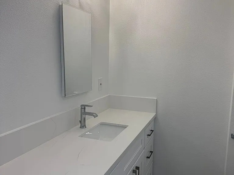 Villa Park Estates Apartments — Photo 25