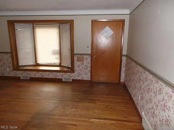 4th image of 899 McKinley St