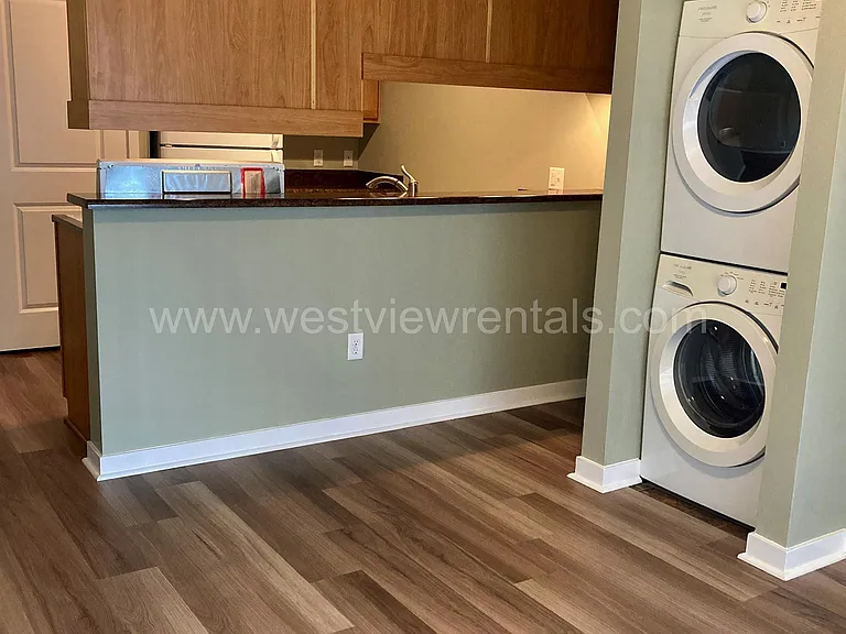 200 E Maple St — Photo 349