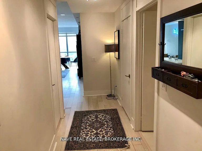 32 Davenport Rd E #1905 — Photo 3