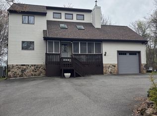 1298 Glade Dr, Long Pond, PA 18334