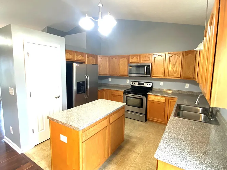 125 Hardin Dr — Photo 5