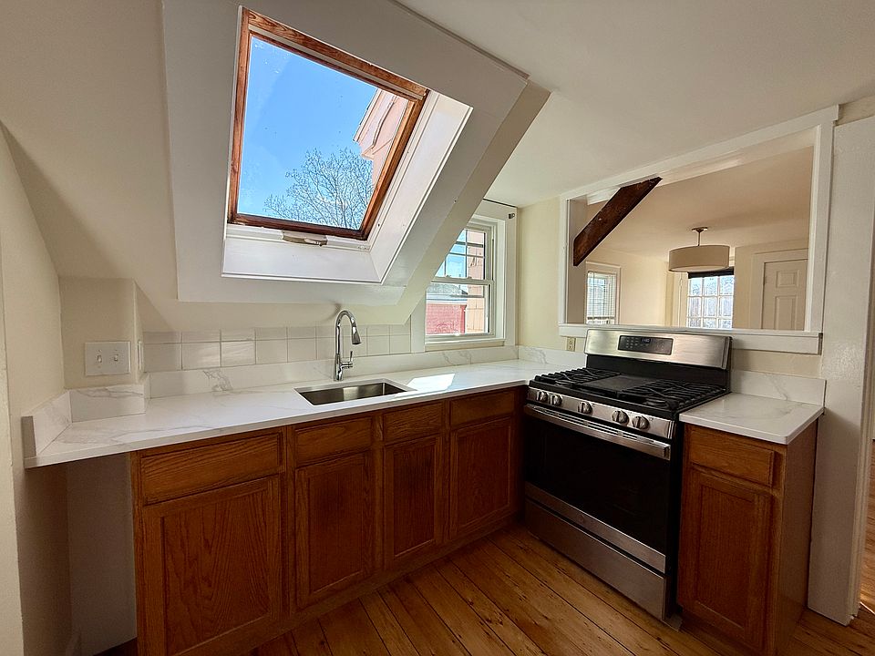 1st image of 19 Hawkes St Floor 2