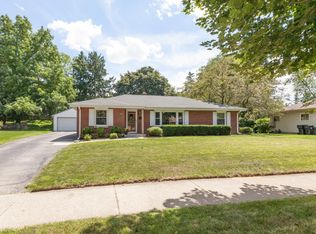 1039 Oxford Rd, Waukesha, WI 53186