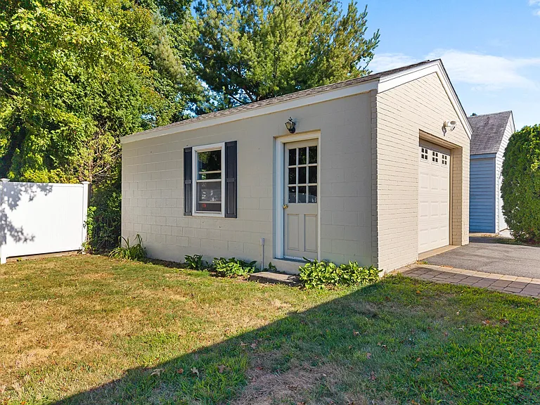 10 W View Rd — Photo 24