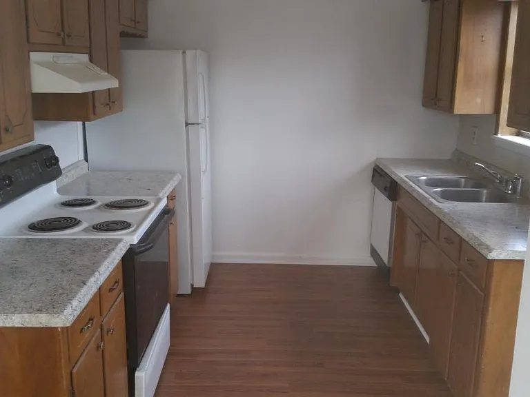 Dishwasher, Clothes Washer & Dryer inside townhouse! Included