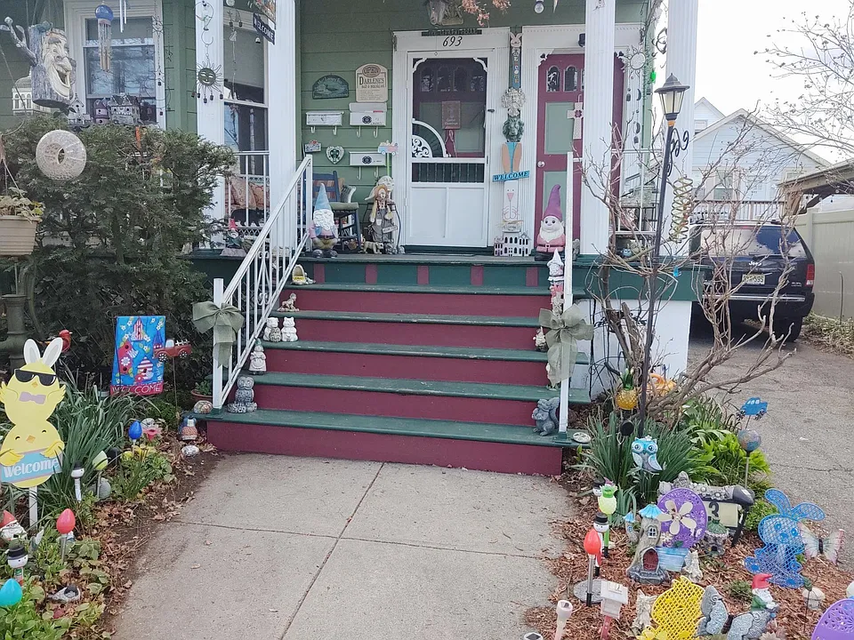 693 Devon St #3