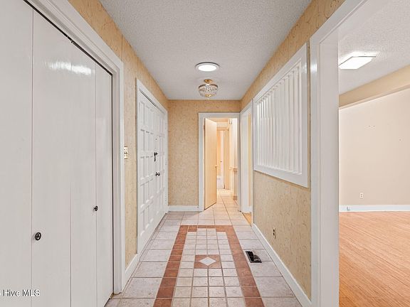5th image of 530 E Park Avenue