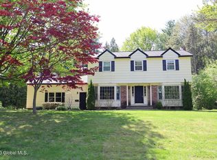 2272 Pinehaven Dr, Niskayuna, NY 12309