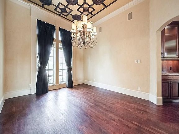 4th image of 2601 Royal Glen Dr