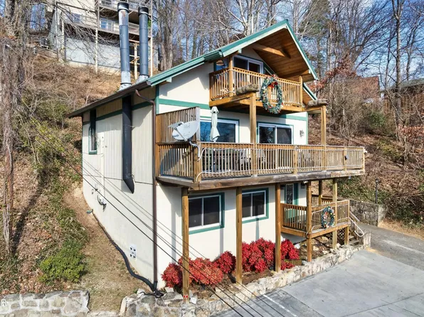 1480 Zurich Rd, Gatlinburg, TN 37738