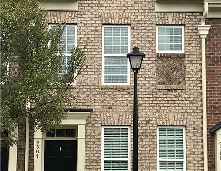 9507 Longstone Ln — Photo 1