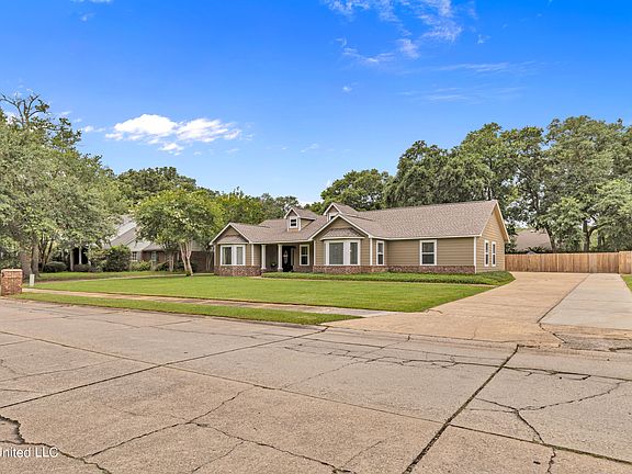 2nd image of 3805 Cabildo Pl