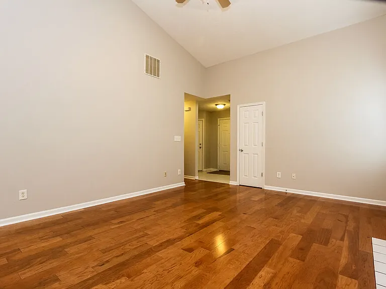 1108 Newgate Cir — Photo 3