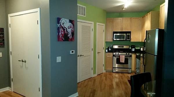 2nd image of 1075 W Roosevelt Rd Unit 203