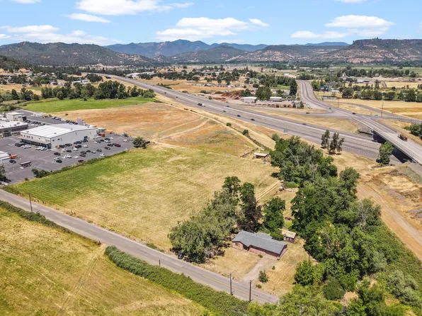 2908 Willow Springs Rd, Central Pt, OR 97502