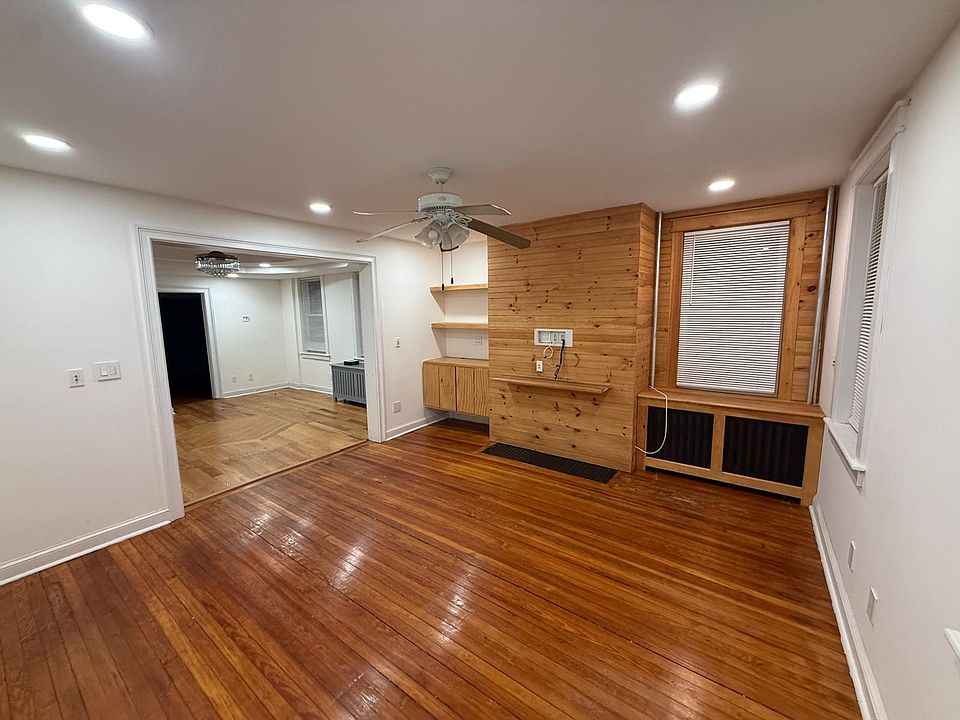 1st image of 149 W Kingsbridge Rd #2