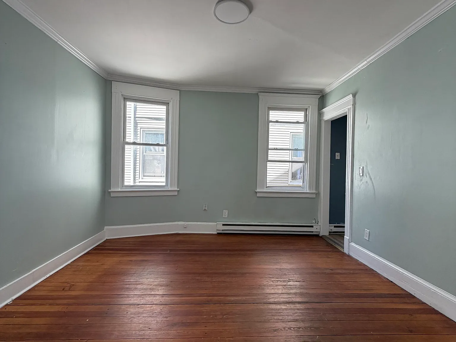 3 bed, 1.0 bath, 2921 sqft, $1,400 — Photo 4