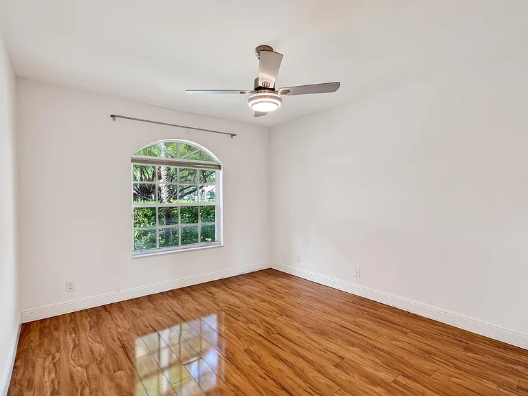 5225 Brookview Dr — Photo 9