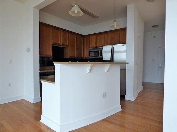 3rd image of 3 Greenwich Dr APT 112