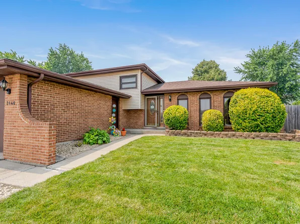 2440 Springhill Dr, Schererville, IN 46375