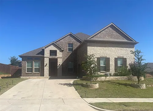1100 Whispering Hill Dr Photo 1