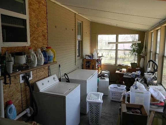 5th image of 1004 N Panther Ave