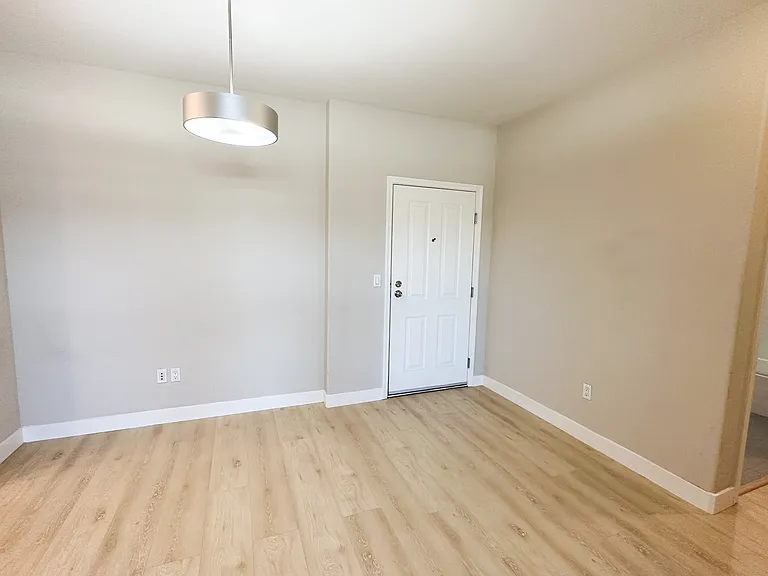 453 E Okeefe St #204 — Photo 4