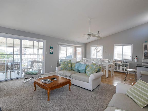 4th image of 5263 West Ave