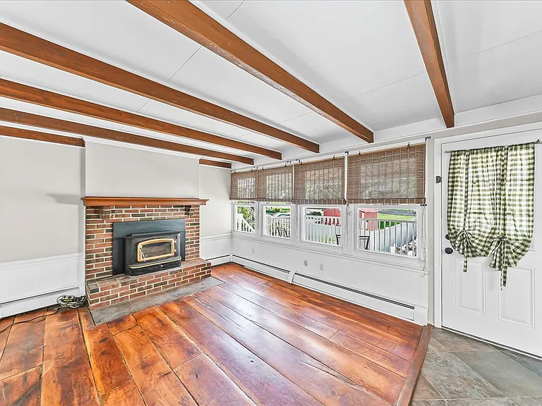 225 Chestnut St — Photo 13