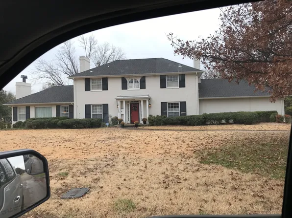 1804 Devonshire St, Nichols Hills, OK 73116