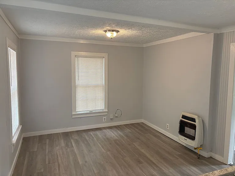 726 Whitfield St — Photo 5