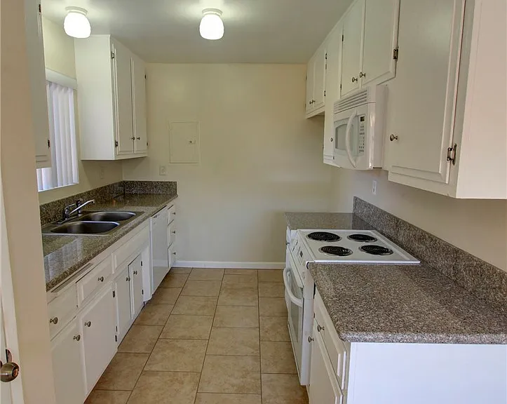 614 Linwood Ave #B — Photo 9