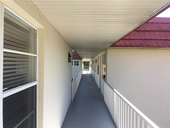 4th image of 42 Woodland Dr