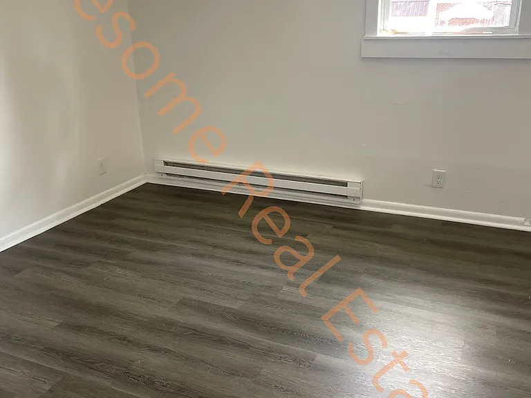 219 W Kennedy Ave — Photo 3