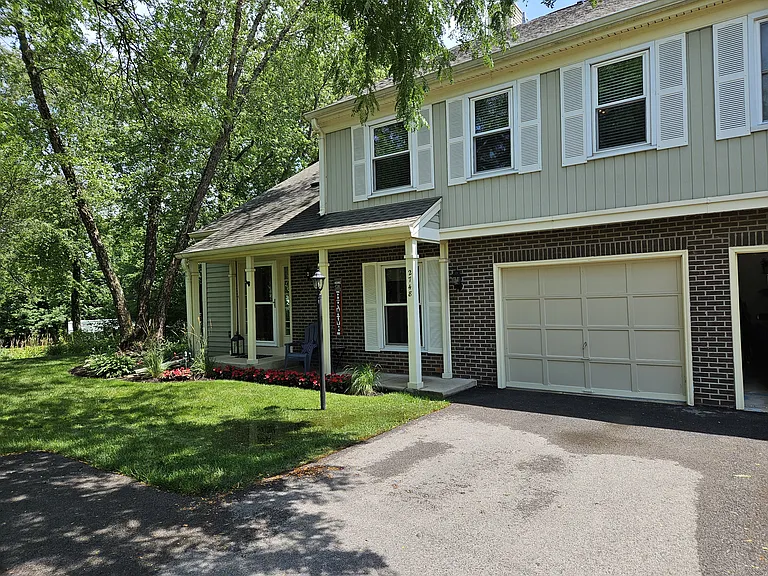 2748 College Hill Cir — Photo 2
