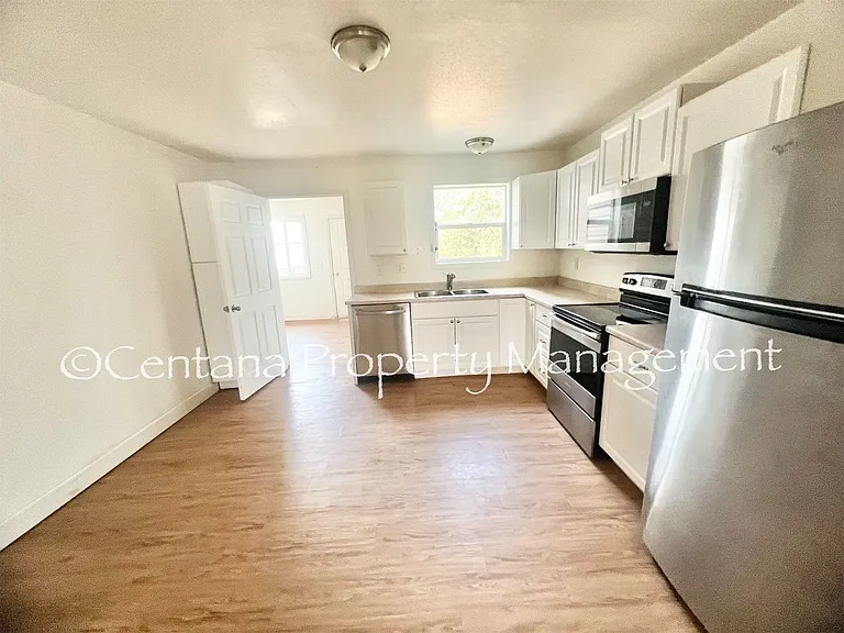 2205 Locust St — Photo 3