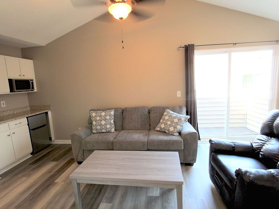 1st image of 1370 Bradley Dr #74373e9ca