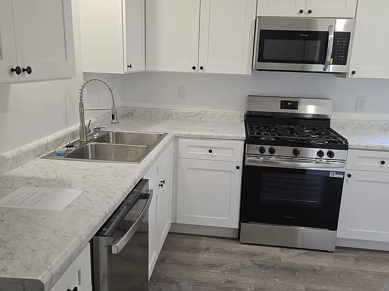 7205 Rogers St — Photo 3
