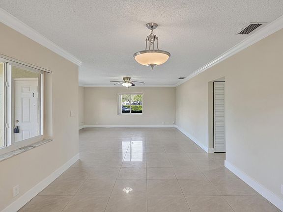 2nd image of 920 SW 28th St