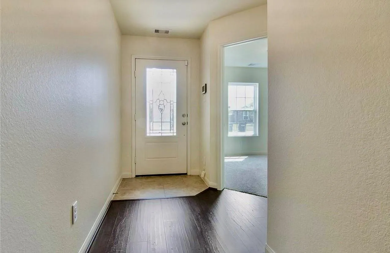 3 bed, 2.0 bath, 1504 sqft, $1,840 — Photo 2