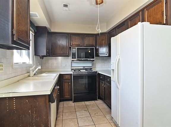 5th image of 1120 Swansea Ct