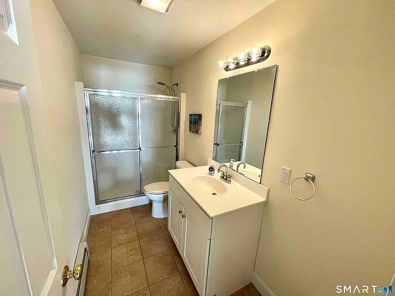 747 E Broadway — Photo 14