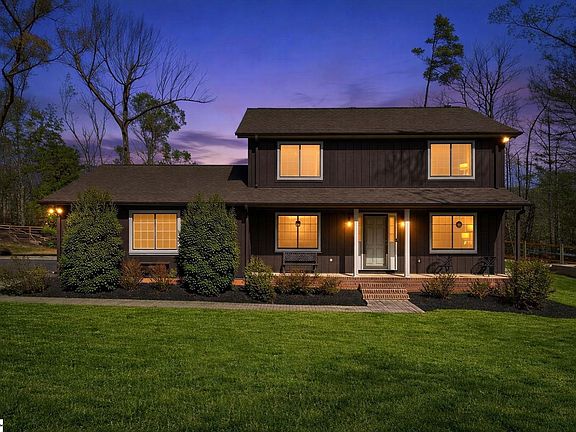 2nd image of 205 Coachman Dr