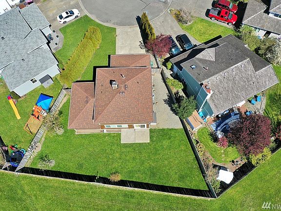 Aerial view of home & lot.