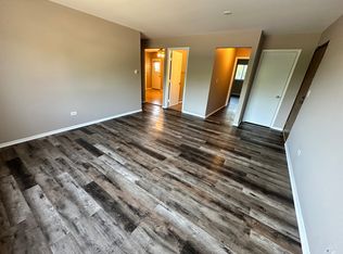 1430 Getzelman Dr APT 2W, Elgin, IL 60123