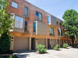 123 Wright Ln, Oak Park, IL 60302